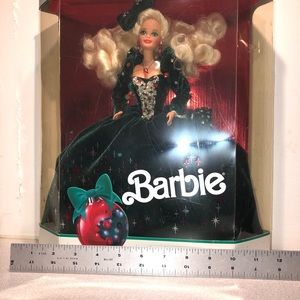 Barbie  1992 Happy Holiday Collectable